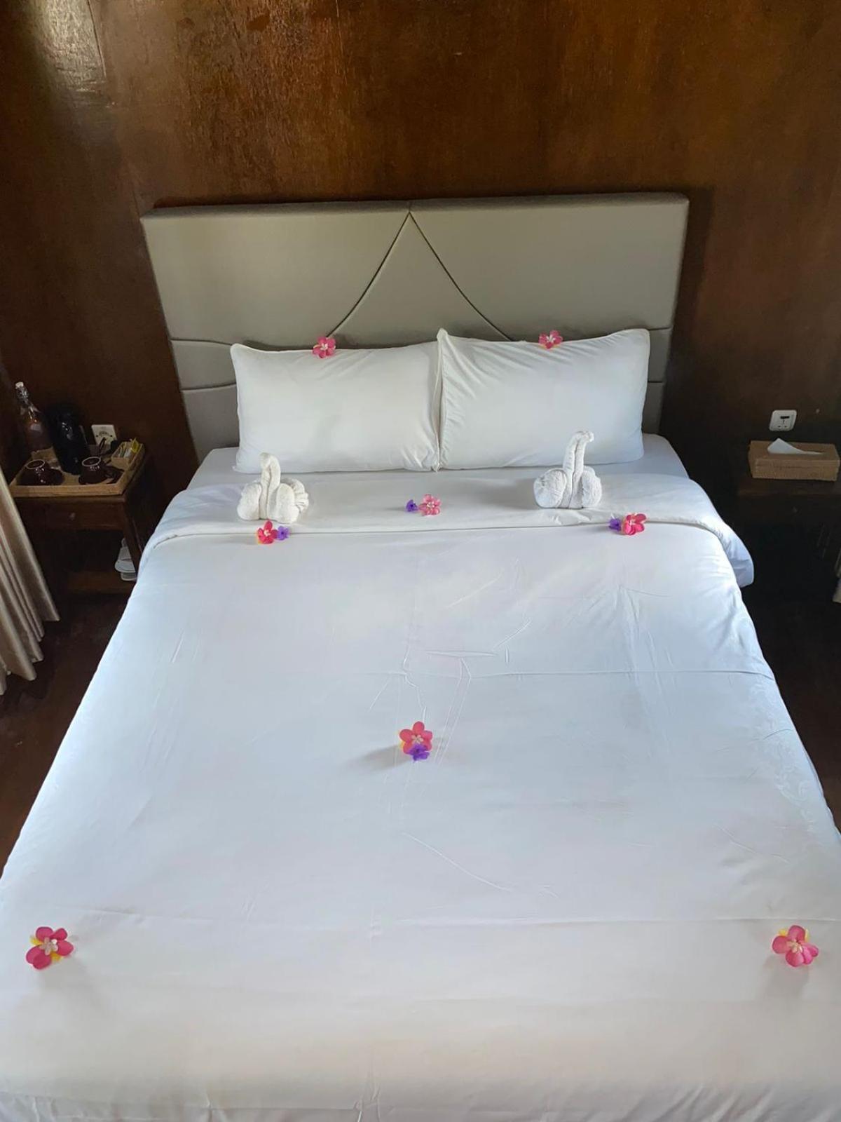 Q'Pelagos Sunset Bungalow غيلي تراوانغان المظهر الخارجي الصورة
