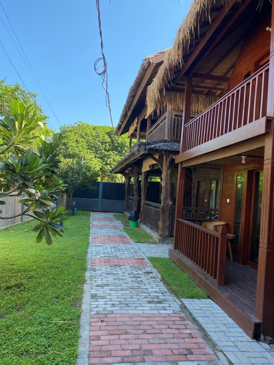 Q'Pelagos Sunset Bungalow غيلي تراوانغان المظهر الخارجي الصورة